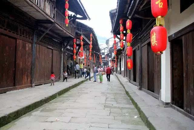 头发每天洗还是有很多头屑怎么办?洗发水排行榜前十名去屑控油